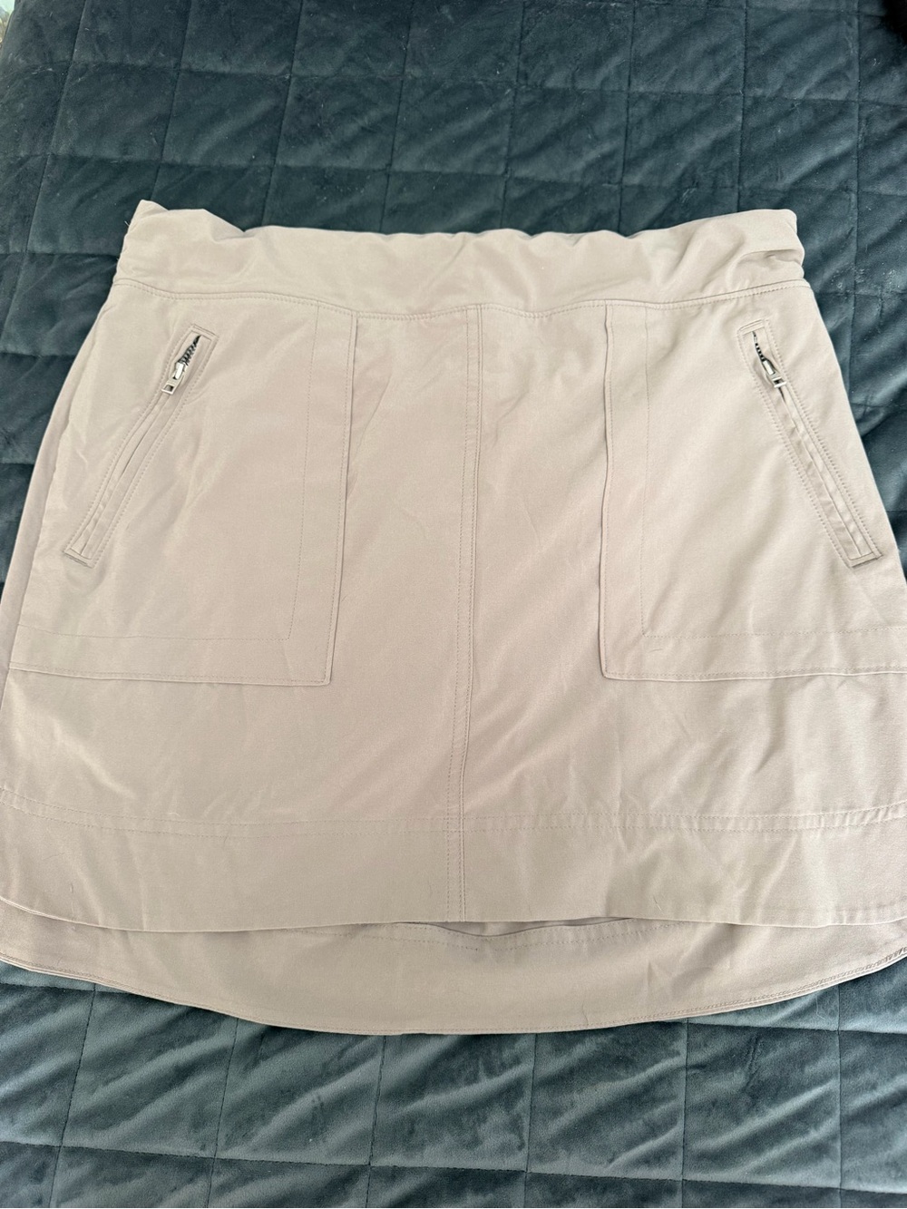 Athleta Light Beige Pull-On Skort with Zip Pockets